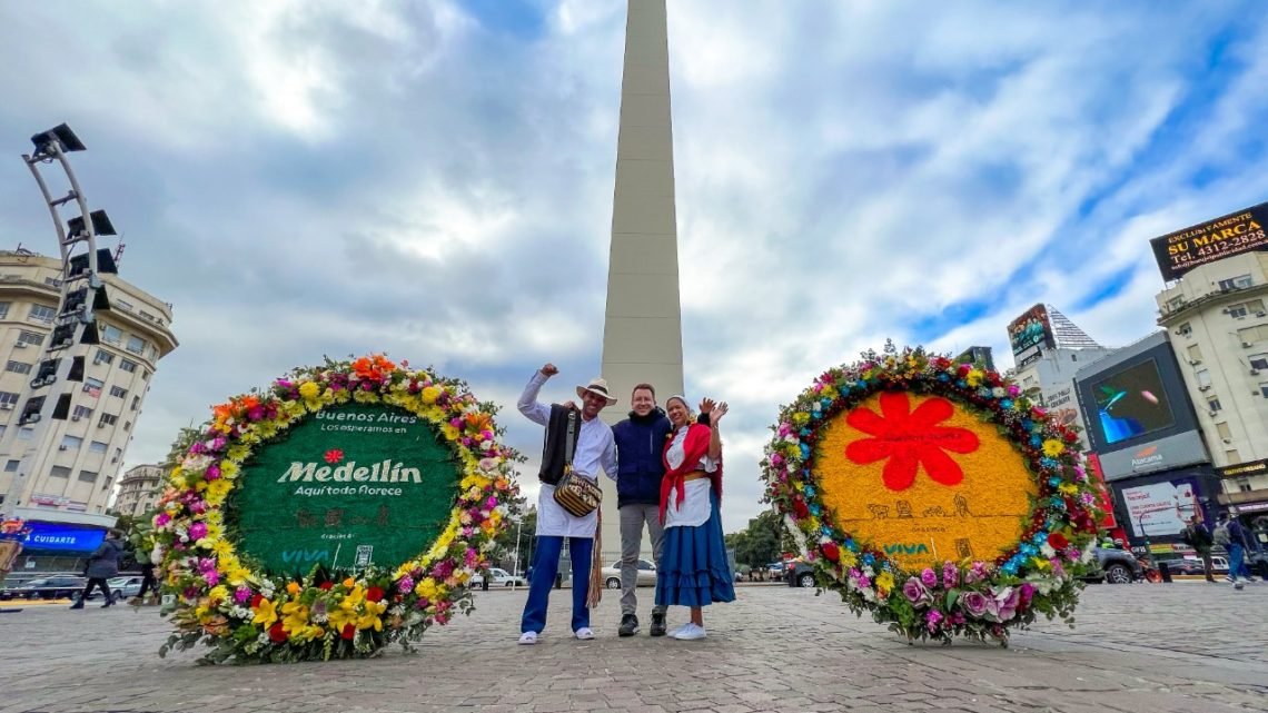 Silleteros de Medellín en Buenos Aires, Argentina,promocionando la Feria de las Flores